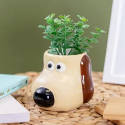 Wallace & Gromit– Gromit Shaped Plant Pot 10 Wallace & Gromit– Gromit Shaped Plant Pot -Yankee Candle Sales half moon bay plntaa05 wallace and gromit gromit shaped plant pot 1