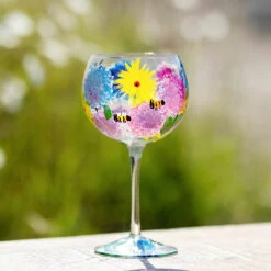 Lynsey Johnstone Hand Painted Alliums & Bees Gin Glass 7 Lynsey Johnstone Hand Painted Alliums & Bees Gin Glass -Yankee Candle Sales lesser pavey lp49749 lynsey johnstone alliums bees gin glass lifestyle