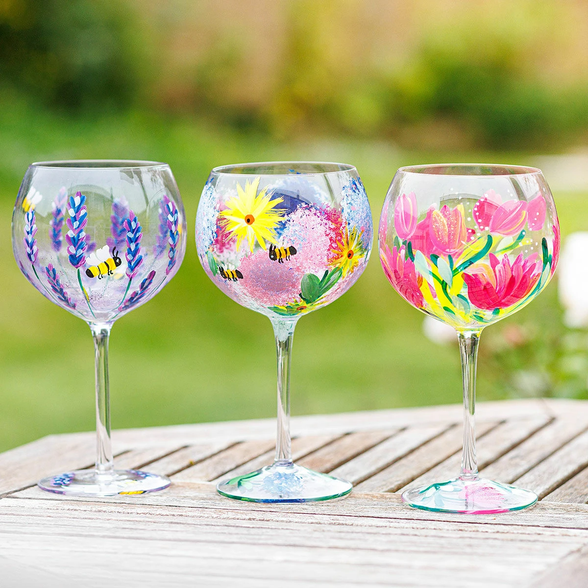 Lynsey Johnstone Hand Painted Alliums & Bees Gin Glass 5 Lynsey Johnstone Hand Painted Alliums & Bees Gin Glass - Image 5