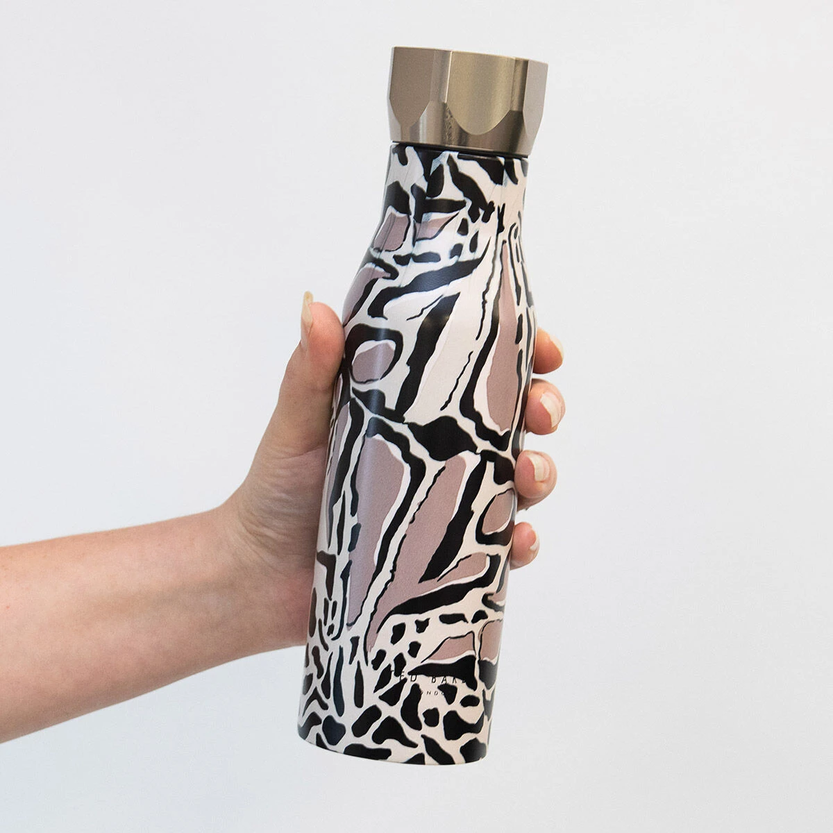 Ted Baker BOTIGA Giraffe Print Water Bottle 3 Ted Baker BOTIGA Giraffe Print Water Bottle - Image 3