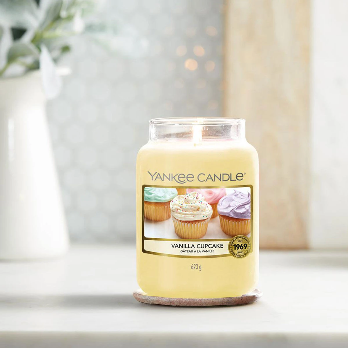 Yankee Candle Vanilla Cupcake Large Jar Candle 3 Yankee Candle Vanilla Cupcake Large Jar Candle - Image 3