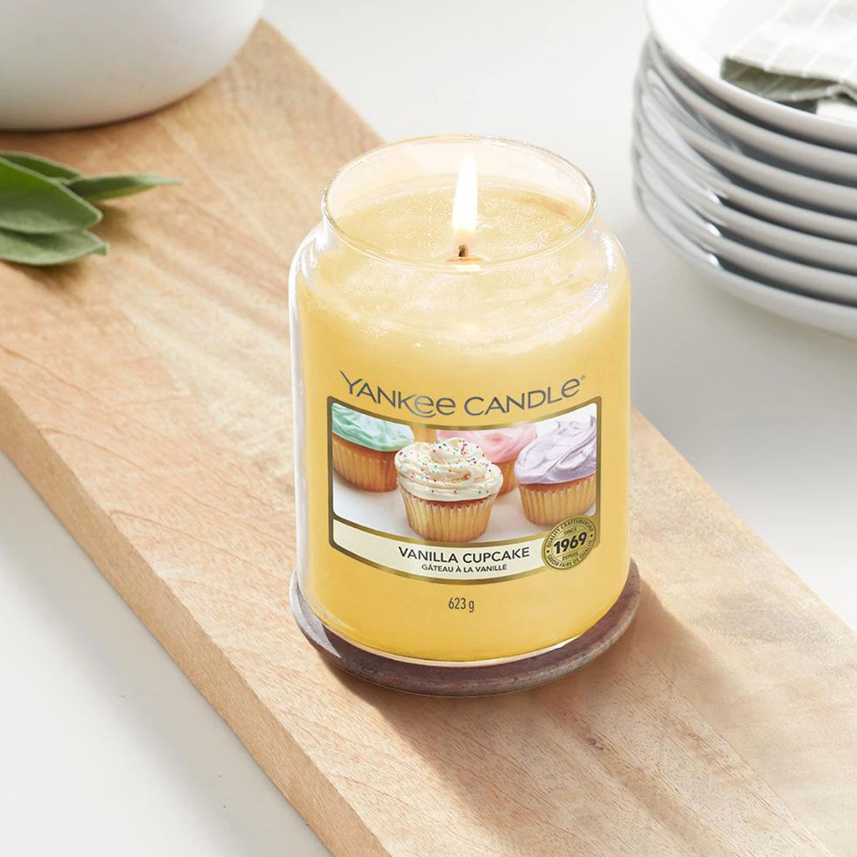 Yankee Candle Vanilla Cupcake Large Jar Candle 2 Yankee Candle Vanilla Cupcake Large Jar Candle - Image 2