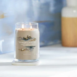 Yankee Candle Amber & Sandalwood Signature Large Jar Candle -Yankee Candle Sales yankee candle 1629982e amber sandalwood signature large jar candle lifestyle 2