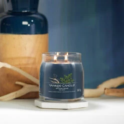 Yankee Candle Bayside Cedar Signature Medium Jar Candle 7 Yankee Candle Bayside Cedar Signature Medium Jar Candle -Yankee Candle Sales yankee candle 1630014e bayside cedar signature medium jar candle lifestyle 1