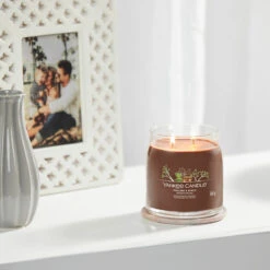 Yankee Candle Praline & Birch Signature Medium Jar Candle -Yankee Candle Sales yankee candle 1630021e praline birch signature medium jar candle lifestyle 1