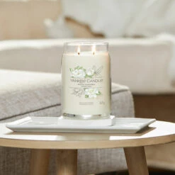 Yankee Candle White Gardenia Signature Large Jar Candle 5 Yankee Candle White Gardenia Signature Large Jar Candle -Yankee Candle Sales yankee candle 1630696e white gardenia signature large jar candle lifestyle 1
