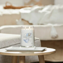 Yankee Candle Soft Blanket Signature Large Jar Candle -Yankee Candle Sales yankee candle 1701376e soft blanket signature large jar candle lifestyle 3