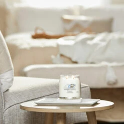 Yankee Candle Soft Blanket Signature Medium Jar Candle -Yankee Candle Sales yankee candle 1701387e soft blanket signature medium jar candle lifestyle 1