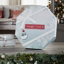 Yankee Candle Snow Globe Wonderland Advent Calendar Wreath -Yankee Candle Sales yankee candle 1716525e advent wreath lifestyle