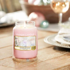 Yankee Candle Snowflake Kisses Large Jar Candle 6 Yankee Candle Snowflake Kisses Large Jar Candle -Yankee Candle Sales yankee candle 1720946e snowflake kisses large jar candle lifestyle 3