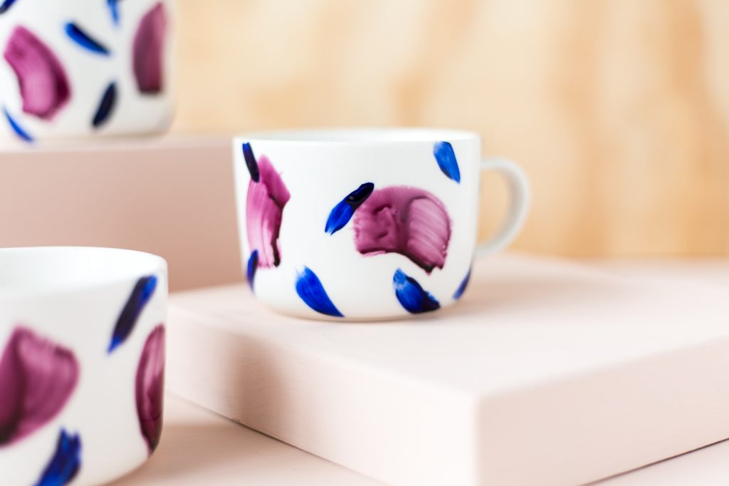 Yankee Candle Sales -Yankee Candle Sales DIY Brush Painted Mugs @fallfordiy 10 1024x682 1